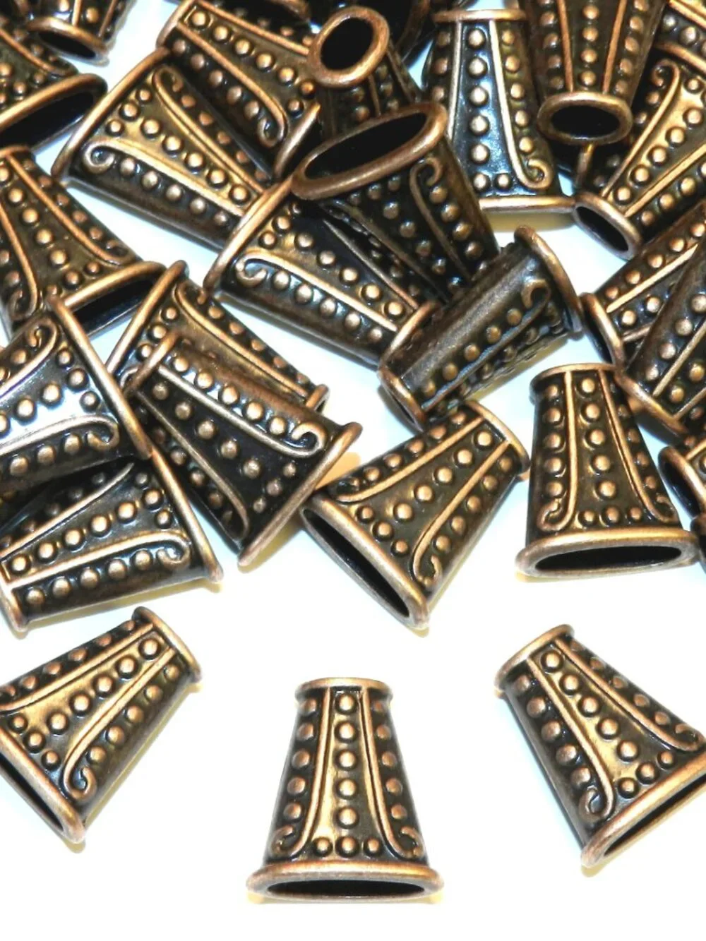 M396 Antiqued Copper Line & Dot Textured 18mm Flat Oval Metal Bead Cone 10pc